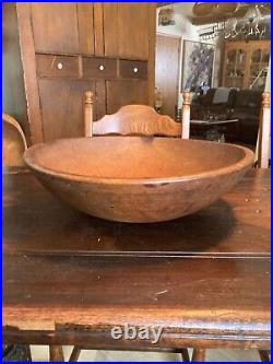 A Very Nice 19th Century American Turned Wood Bowl, Behive Turnings, Raised Rim