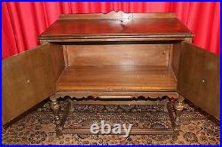 Antique French Country Maple China Buffet / VERY NICE ANTIQUE BUFFET