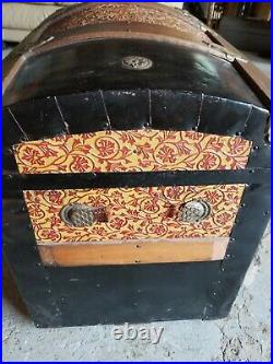 Antique Metal/Wood Camelback Trunk Chest Steamer Steampunk Vintage VERY NICE
