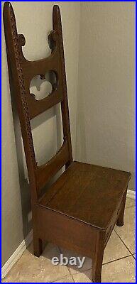 Antique / Vintage Deacon's chair Very Nice Pick Up Only