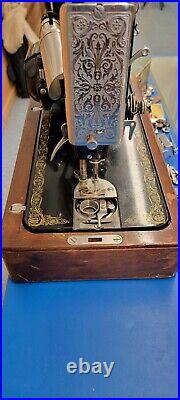 Antique Vintage Singer Sewing Machine in Box Very Nice