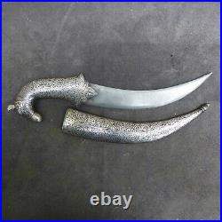 Antique and very nice Indo-Persian dagger with a flower decor, Islamic