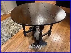 Antique end table round wooden/ brown / very nice in amazing condition /