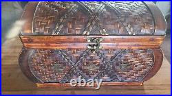 Beautiful vintage woven strawithwood hope chest, very nice condition