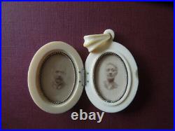 J3859 Antique Very Nice Carved Picture/photo Locket See Description