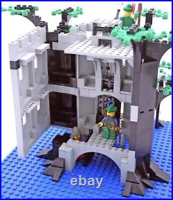 Lego 6077 Castle FORESTMENS RIVER FORTRESS 100%complete Withorig Inst. VERY NICE
