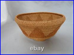 Native American Weave Small Basket Bowl. Very Nice Design. Approx 4 T & 7 D