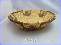 Native American Weave Tray Basket. Very Nice Design. Approx. 2.25 T x 9.5 D