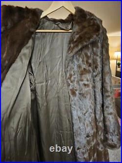 Real Mink Full Length Coat. Luxurious and Stylish! Vintage! 44 Long! Very Nice