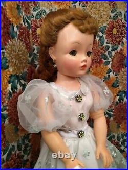 Very Nice 50's Vintage Madame Alexander Cissy Doll No Splits Full Lashes