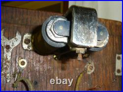 Very Nice Antique Oak Monarch Hand Crank Telephone Mfg Co Chicago USA