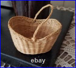 Very Nice Fine Vintage Miniature Collectable Dollhouse Cradle Basket 2 5/8 L