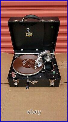 Very Nice Portable Carryola Master Phonograph 1920's Crank Antique Vintage