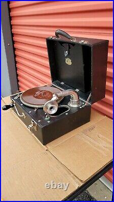 Very Nice Portable Carryola Master Phonograph 1920's Crank Antique Vintage