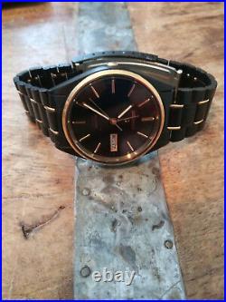 Vintage 1985 Seiko 5C23-8019 Men's Analog Alarm Black and Gold Watch Very Nice