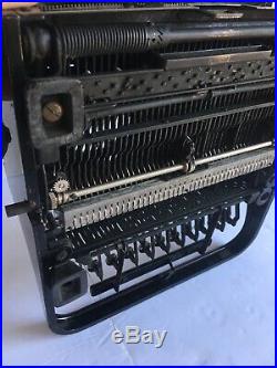 Vintage Antique Underwood Champion typewriter. Very Nice. See Pictures