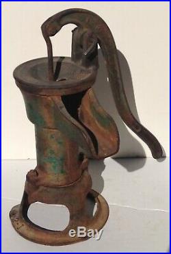 Vintage Cast Iron Rustic Water Pump Hand Water Well Pump Very Nice Patina