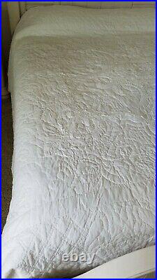 Vintage Quilt Hand Quilted Cut-out Embroidery 88 x 94 White Cotton Very Nice