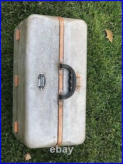 Vintage UMCO Corporation Fishing Lure Tackle Box Model 1000AS, Very Nice