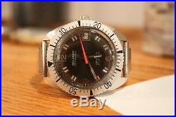 Vintage Waltham Diver watch 17 jewels For parts or repair Looks very nice